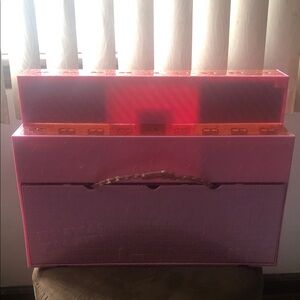 L.O.L. Surpise Pop up Store Case